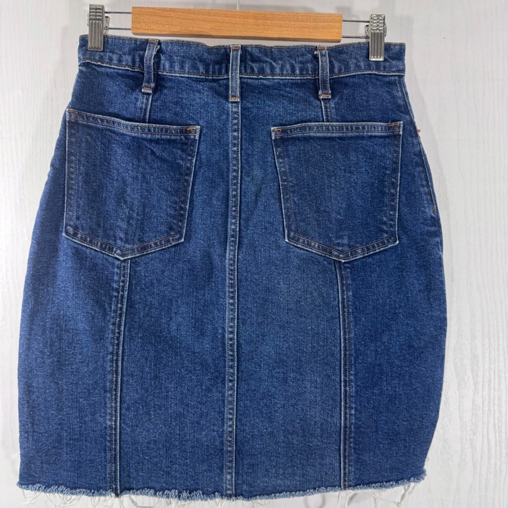 GAP Denim Skirt Button Fly Dark Wash Women's Size 27 Distressed Hem - Picture 4 of 13